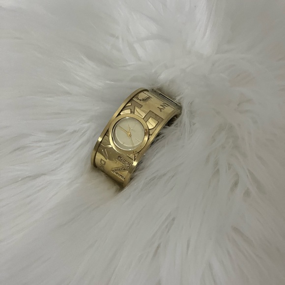 DKNY Gold vintage watch - Picture 3 of 3